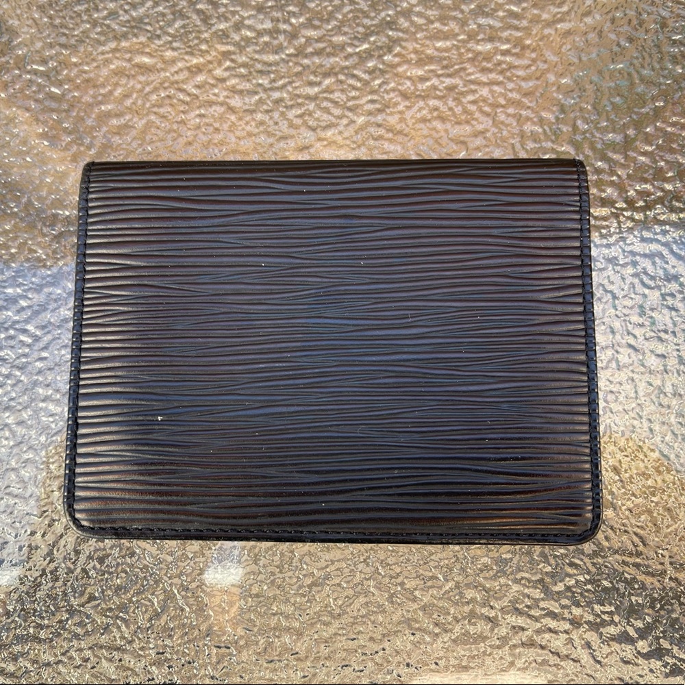 Black Épi LOUIS VUITTON Bifold Card Case - Picture 3 of 3